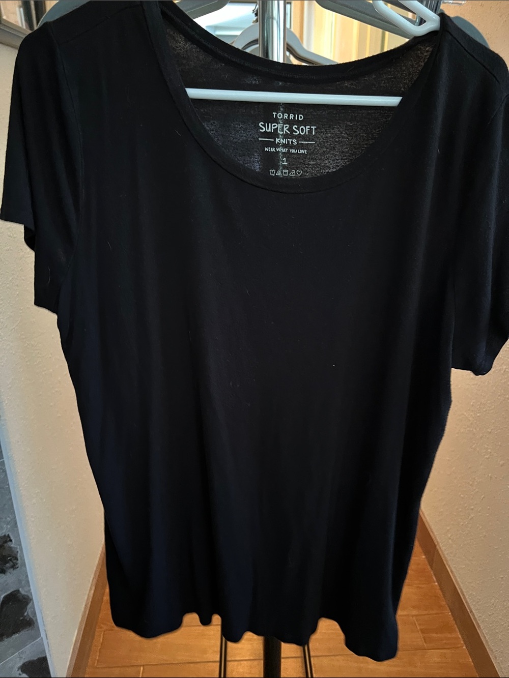 torrid Black Super Soft Scoop Neck Short Sleeve Tee - Picture 1 of 3